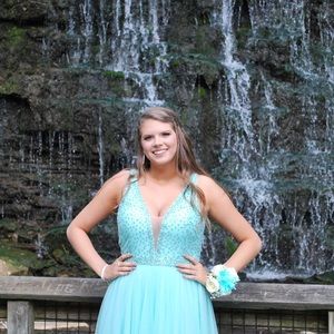 Meet your Posher, Kendra